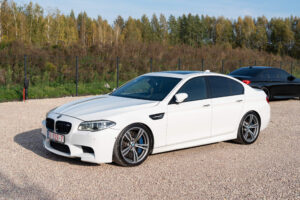 BMW M5 F10 4.4 V8 Twinpower Turbo 560 ZS, 680 NM
