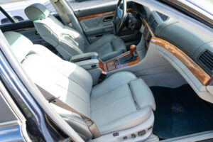 BMW E38 740i 1999 gada- Orient Blue krāsā